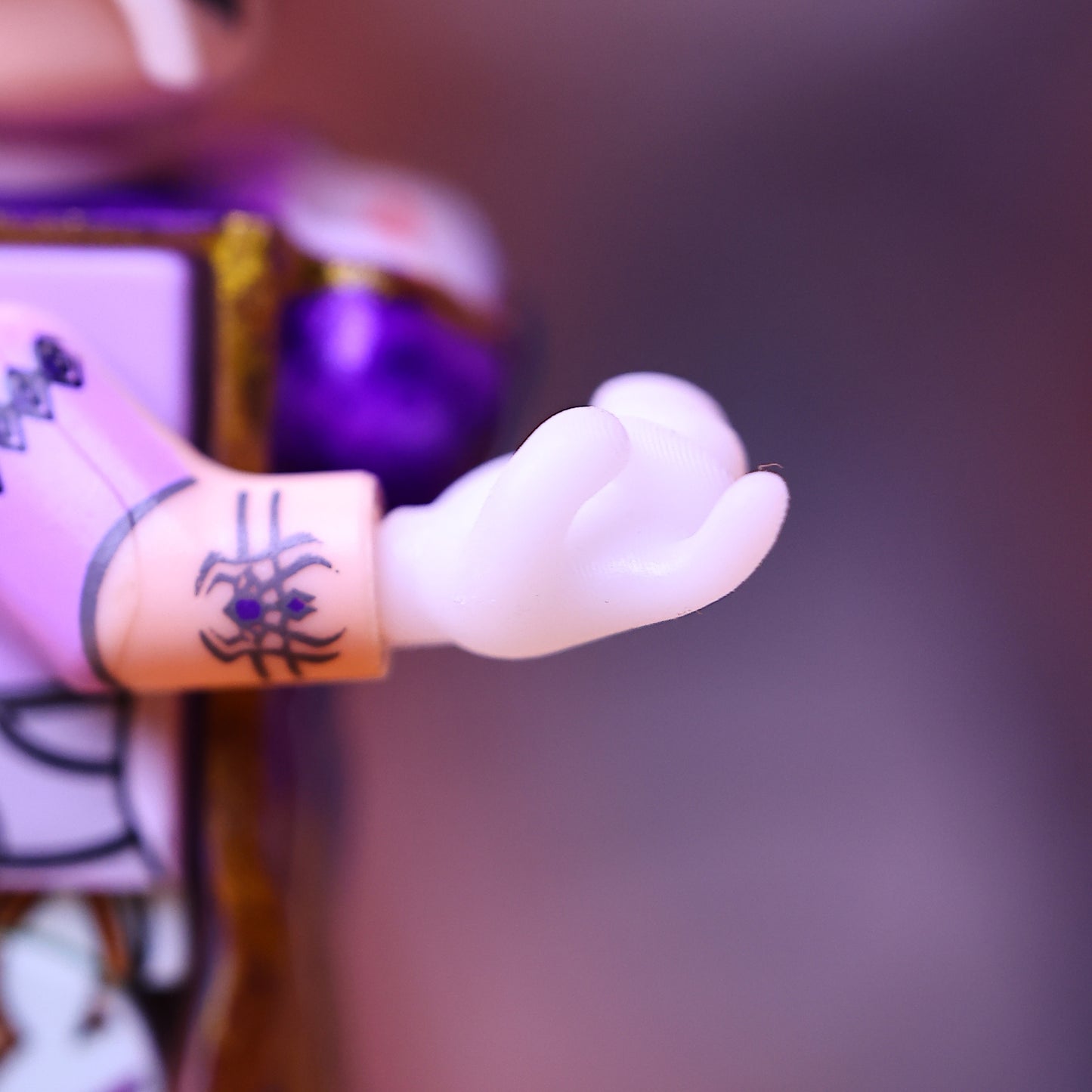 Gestures are suitable for minifigures to replace the original hands